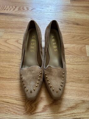 Vintage Women’s Size 9.5 Selby Tan Suede Studded Pointed-Toe Slip-On Heels